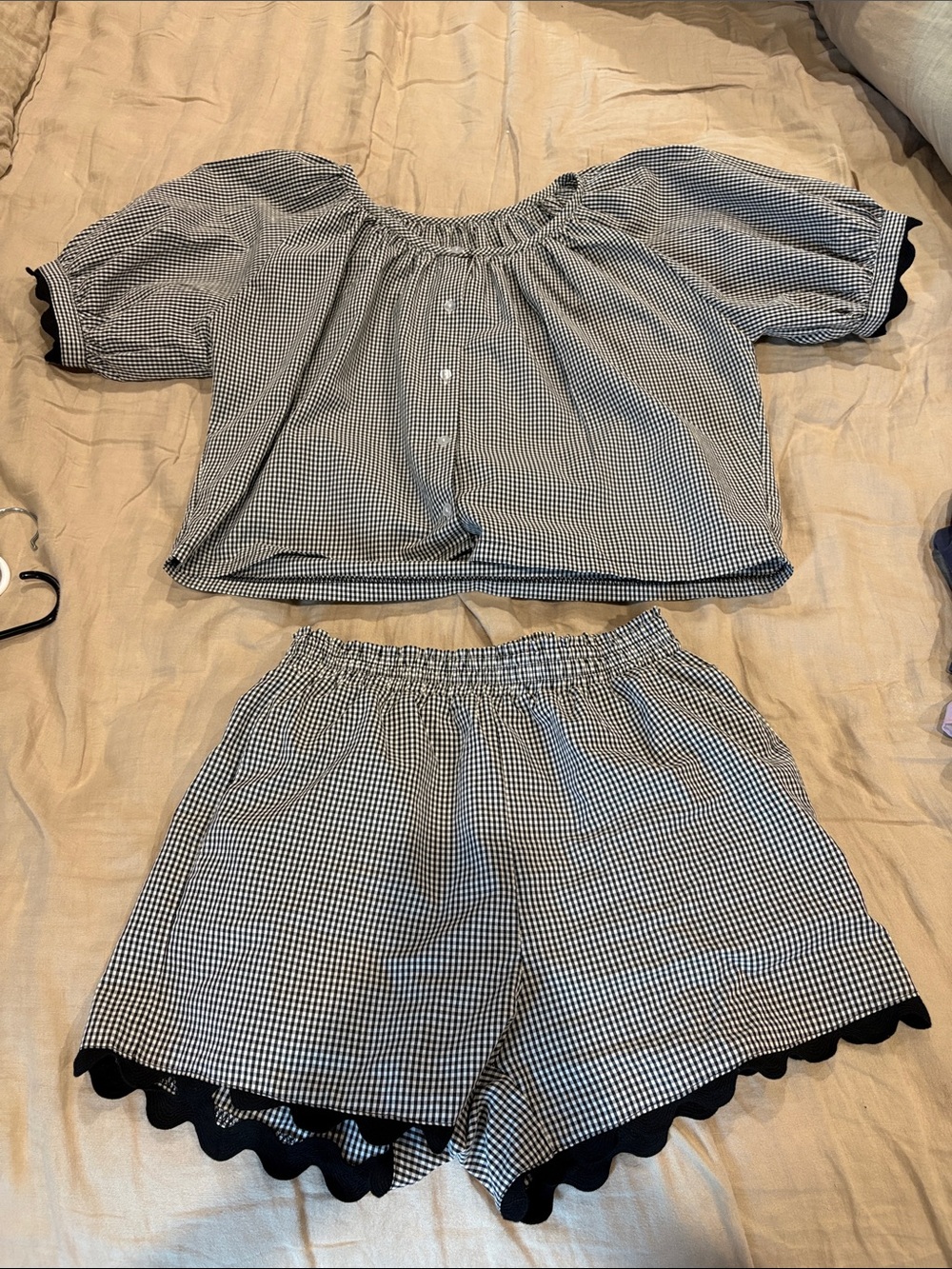 High-Waist Gingham Elastic-Waist Shorts with Scalloped Hem - Black & White